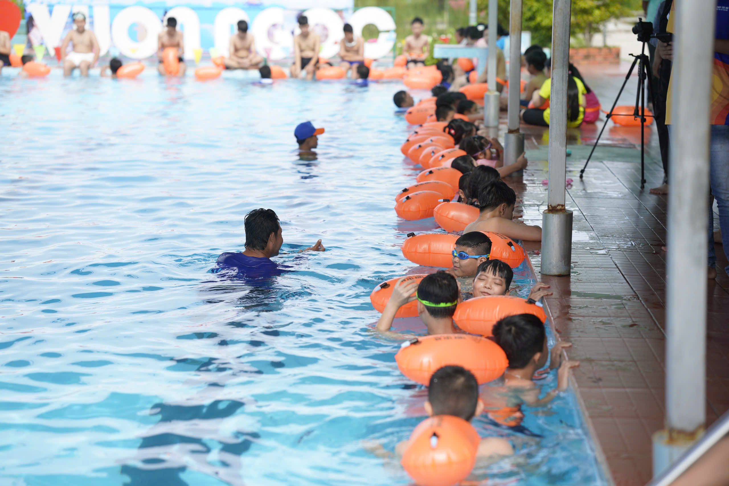 A group of people in a pool  AI-generated content may be incorrect.