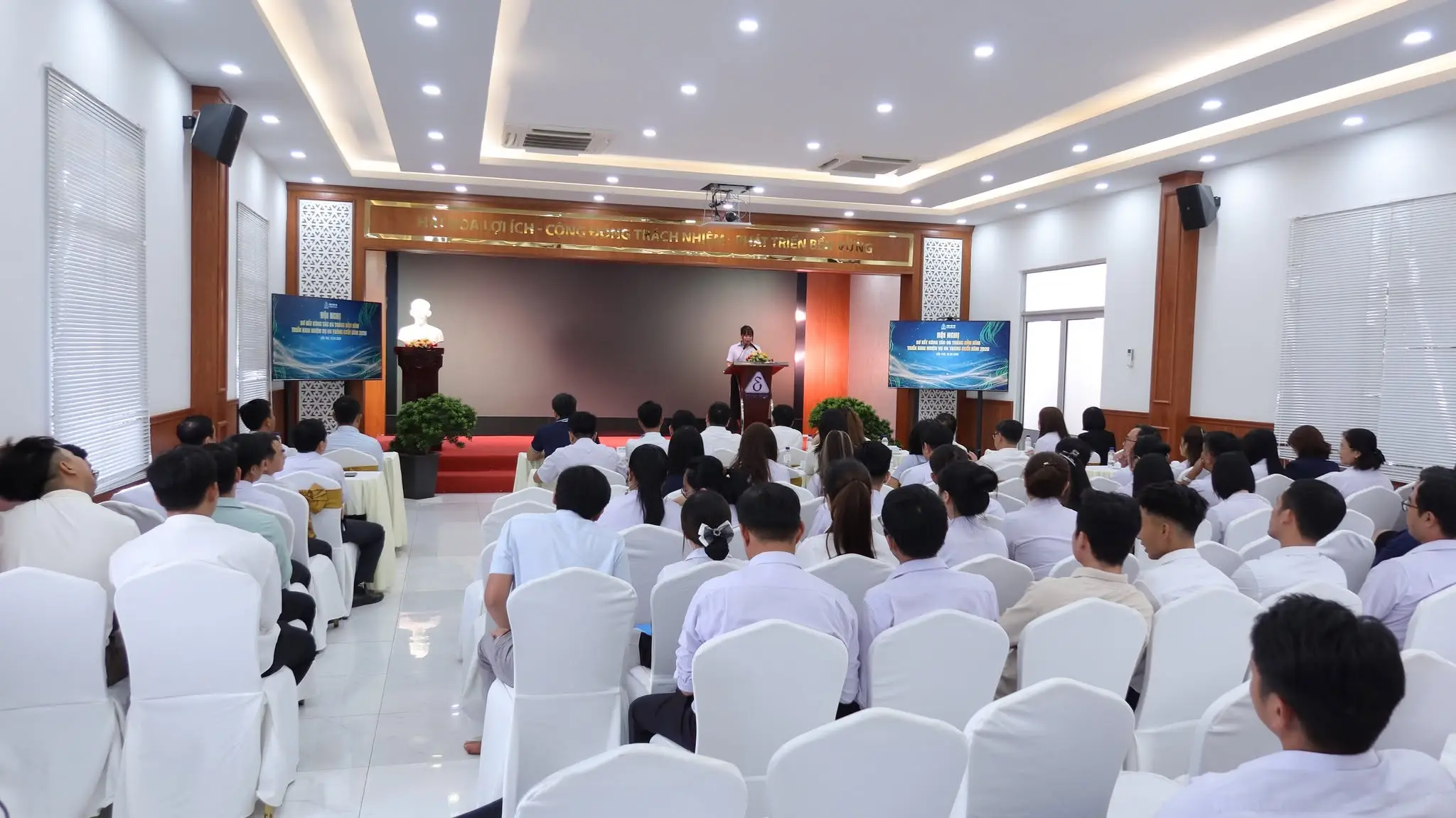 CÔNG TY TNHH THÉP TÂY ĐÔ TỔ CHỨC HỘI NGHỊ SƠ KẾT CÔNG TÁC 06 THÁNG ĐẦU NĂM 2026
