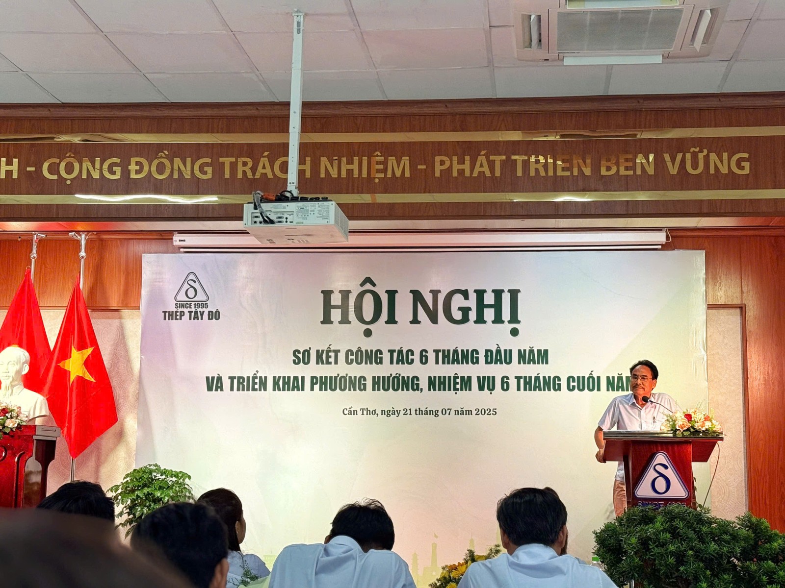 Tổng Giám đốc Huỳnh Trung Quang phát biểu kết luận Hội nghị