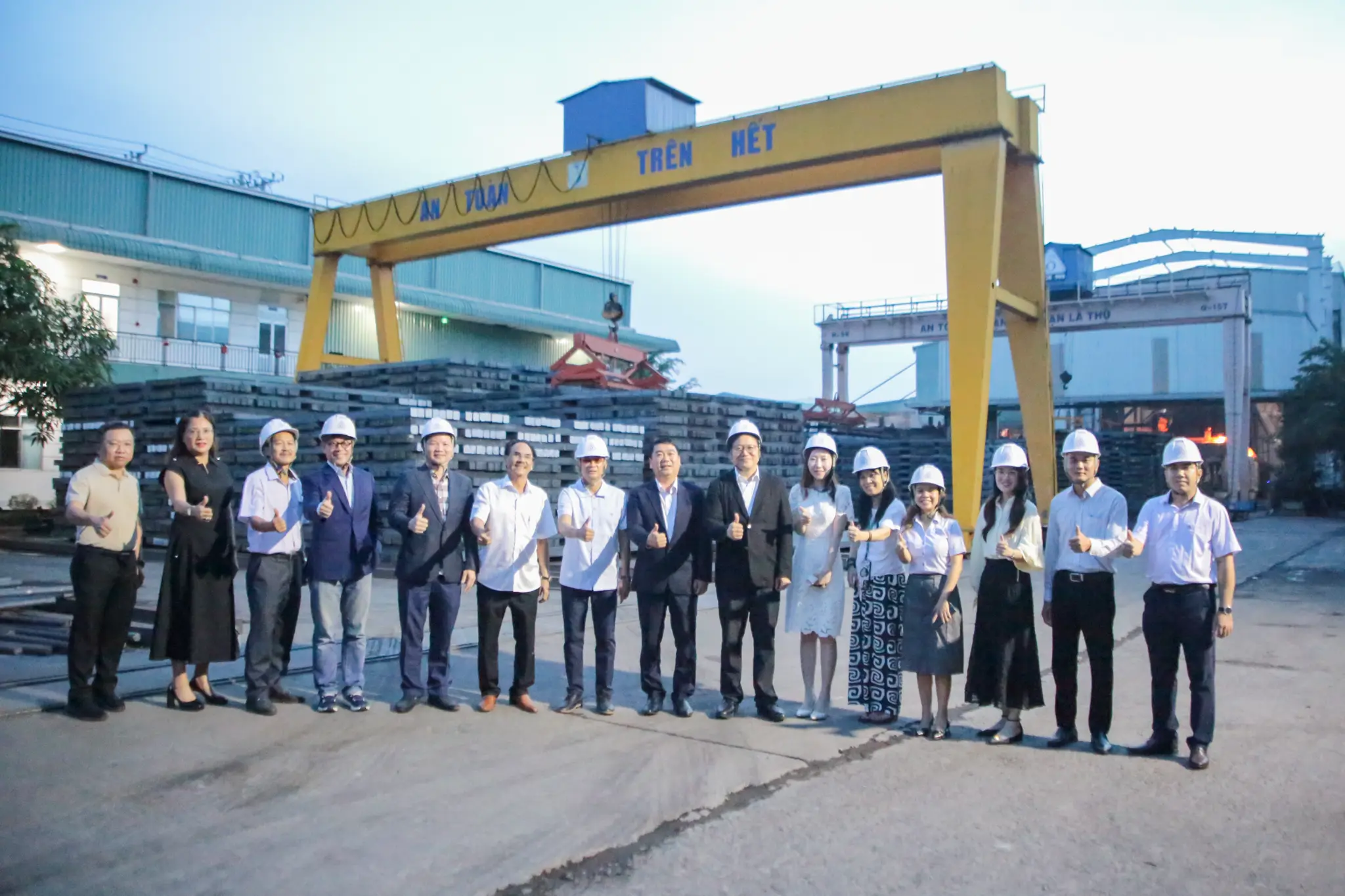 Đoàn doanh nghiệp Singapore tham quan thực tế nhà máy và hệ thống cảng của Thép Tây Đô