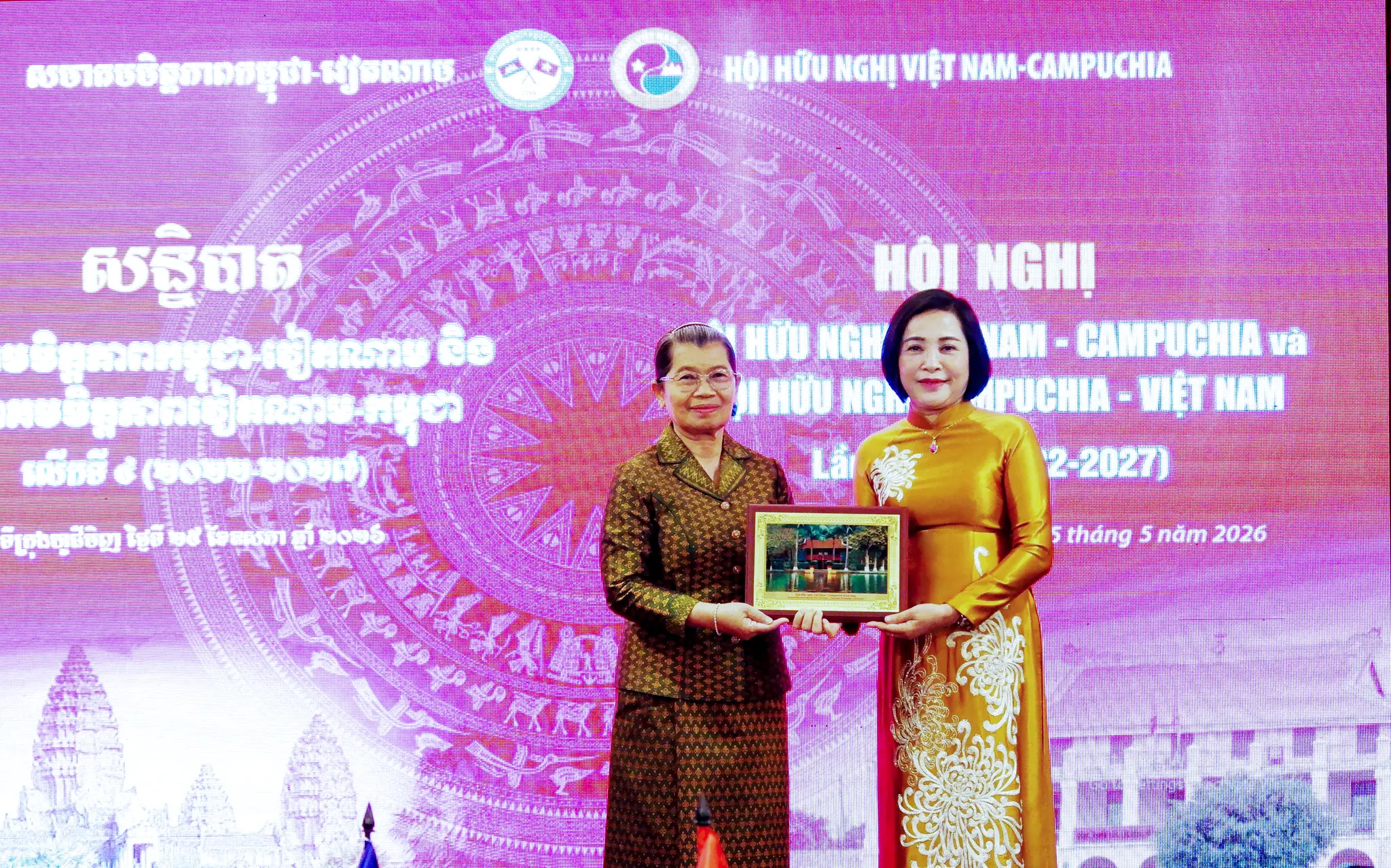 Bà Nguyễn Thị Thanh và bà Samdech Men Sam An đồng chủ trì Hội nghị Liên tịch Việt Nam Campuchia