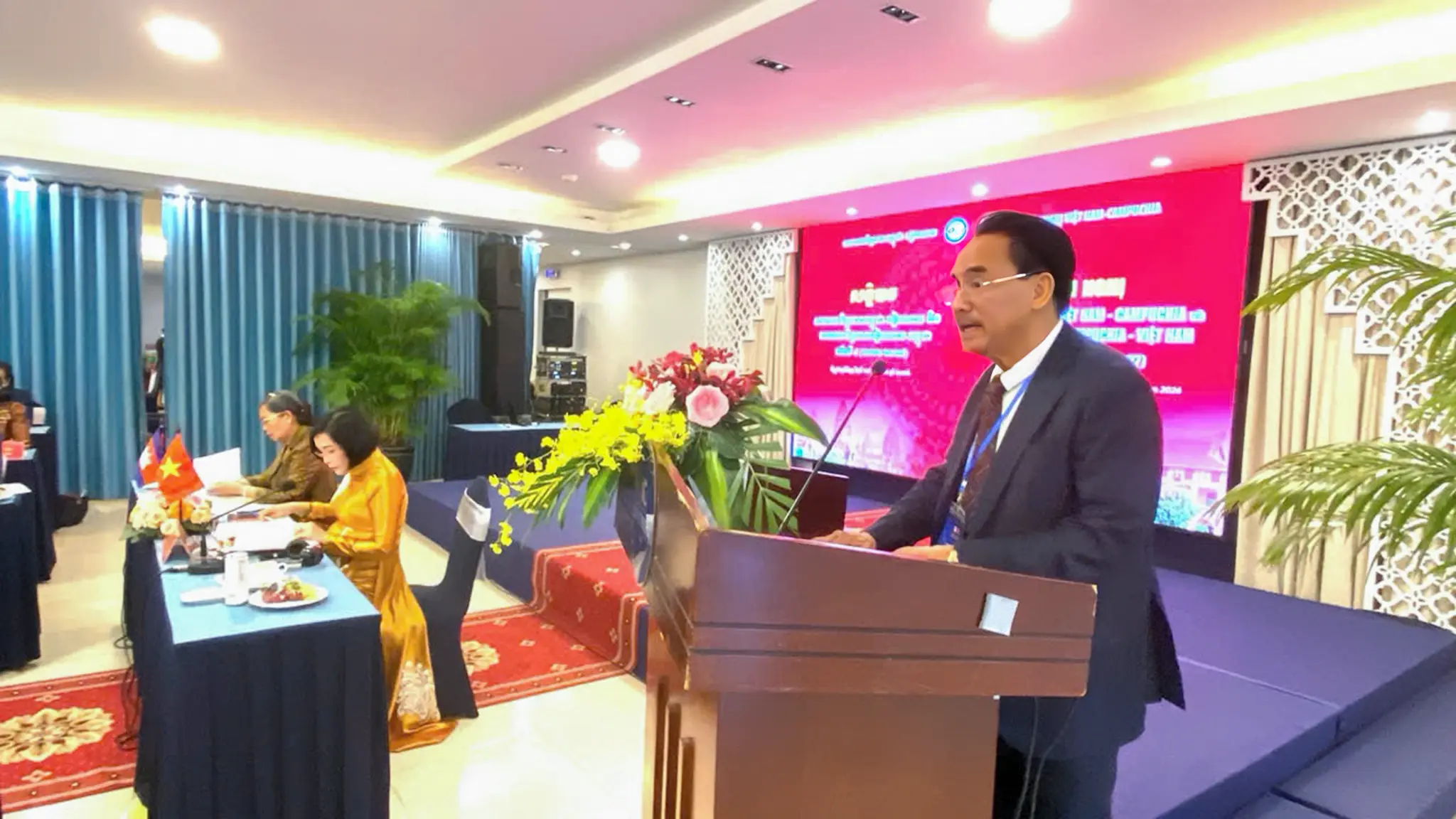 Ông Huỳnh Trung Quang phát biểu tham luận tại Hội nghị Liên tịch lần thứ IV Việt Nam Campuchia