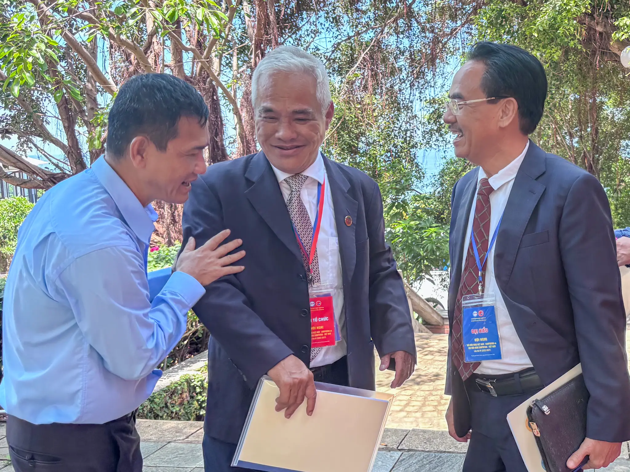 Ông Huỳnh Trung Quang Đại biểu Thép Tây Đô Ủy viên Ban Chấp hành Hội Hữu nghị Việt Nam Campuchia